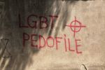 Miasto usunęło homofobiczny napis z muru szkoły [ZDJĘCIA], ło