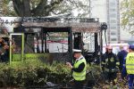 Na Biskupinie palił się tramwaj. Pożar wybuchł po zderzeniu z ciężarówką [ZDJĘCIA, WIDEO], bas