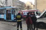 Zderzenie tramwaju z busem. Motornicza trafiła do szpitala [ZDJĘCIA], mc
