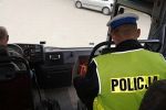 Twoje dziecko jedzie autokarem na kolonię? Poproś policjantów o kontrolę bezpieczeństwa, KMP we Wrocławiu