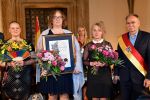 Marta Lempart odebrała Nagrodę Wrocławia dla Strajku Kobiet. Protest przed ratuszem [WIDEO], Sebastian Borowski/UM Wrocławia