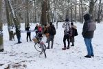 Czarne szarfy na drzewach na Sępolnie. Co to za akcja? [ZDJĘCIA], Hub Aktywistyczny