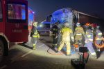 Wypadek autobusu pod Wrocławiem. Wiózł ludzi do pracy, OSP Smolec