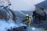 Pożar fabryki zniczy i świec w Bystrzycy pod Oławą [ZDJĘCIA, WIDEO], KPSP Oława