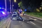 Wrocław: Tragiczny wypadek na Powstańców Śląskich. Dwie osoby nie żyją, dwie walczą o życie. Auto roztrzaskało się na słupie, Zdjęcia dzięki Pomoc Drogowa AUTO-HARD&PIEKARSKI PATROL