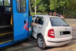 Wrocław: Tramwaj zderzył się na samochodem na Słowiańskiej [ZDJĘCIA], Pomoc Drogowa AUTO-HARD