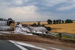 Koszmarny wypadek na autostradzie A4 w stronę Wrocławia. Dachowanie tira [ZDJĘCIA], SWW