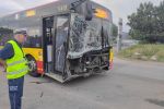 Wrocław: Czołowe zderzenie autobusu MPK z samochodem. Zawiniła pszczoła? [ZDJĘCIA], Pomoc Drogowa AUTO-HARD