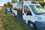 Wycieńczeni nielegalni imigranci leżeli na podłodze busa, Policja Dolnośląska