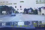 Kierowca na oczach policjantów przejechał na dwóch czerwonych światłach, KMP Wrocław