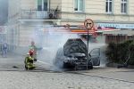 Pożar samochodu w centrum Wrocławia. Stał tuż obok marketu, Auto-Hard/Wrocław Zdarzenia/Daniel Pawelski