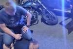 Uciekał skradzionym motocyklem, mając kieszenie wypchane narkotykami, wrocławska policja