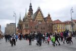 Urzędnicy z Wrocławia dostaną kilkusetzłotowe podwyżki. “Rekompensata inflacji”, Marta Gołębiewska