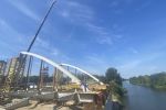 Nad Odrą stanęły pierwsze łuki nowych Mostów Chrobrego, 