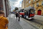 Parada zabytkowych autobusów przejechała przez Wrocław [ZDJĘCIA], Jakub Jurek