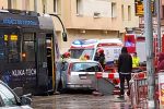 Wrocław: Taksówka zderzyła się z tramwajem i wpadła do wykopu, Pomoc Drogowa AUTO-HARD
