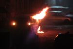 Nocny pożar na Nadodrzu. Palił się dostawczak zaparkowany przy kamienicy, Pomoc Drogowa AUTO-HARD