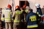 Horror pod Wrocławiem. Kobieta uwięziona w studni, za nogę trzymał ją martwy mężczyzna, OSP KSRG Sieńsko
