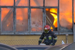 Wrocław: Pożar na Gądowie. Strażacy pracowali do nocy [ZDJĘCIA, FILMY], Jakub Jurek