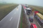 Wypadek na autostradzie A4 w stronę Wrocławia. Dwa tiry zderzyły się z busem, traxelektronik