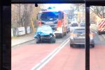 Wrocław: Wypadek na Krzemienieckiej. Auto uderzyło w latarnię, kierowca poszukiwany, ip