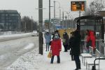 Pasażerowie skarżą się na lód na przystankach. Prezes MPK Wrocław wskazuje winnego, zdjęcie ilustracyjne/archiwum