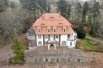 Dolny Śląsk: Można kupić pałac, w którym Niemcy mieli ukryć skarb, Starostwo Powiatowe w Jaworze