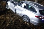 Wypadek koło Długołęki. Auto dachowało, jedna osoba poszkodowana, Czytelnik