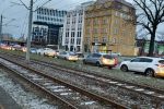 Wrocław: Wypadek na ul. Legnickiej. Auto ścięło latarnię [ZDJĘCIA], Czytelnik