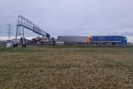 Wypadek trzech ciężarówek na A4. Kierowca zakleszczony w pojeździe, Czytelnik, Krystian