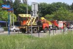 Wrocław: Zerwana sieć trakcyjna na pętli Sępolno. Na miejscu dźwig, Zdjęcie nadesłane przez czytelnika