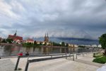 Zjawiskowe chmury nad Wrocławiem. Zrobiło się mrocznie [NOWE ZDJĘCIA], Sebastian Szlachetka