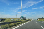 Wrocław: Dachowanie na autostradzie. Ogromne korki na A4 i AOW, k