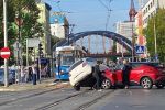 Wrocław: Jedno auto na drugim po wypadku na Grabiszyńskiej, Korespondenci MPK Wrocław