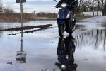 Alarm powodziowy: Woda zalała dwie drogi do Wrocławia, Jakub Jurek