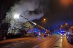 Pożar domu na Kozanowie. Mężczyzna na pomoc czekał na dachu, Komenda Miejska PSP we Wrocławiu