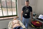 Zanim lekarz dotknie pacjenta, reanimuje manekina. Zaglądamy do Centrum Symulacji Medycznej we Wrocławiu, Jakub Jurek