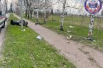 Śmiertelny wypadek motocyklisty. Leżące na trawniku ofiary znaleźli przechodnie, KPP Oława