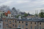 Wrocław: Pożar na Namysłowskiej. Paliły się śmieci i opony, grupa Co tam na Nadodrzu