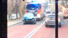 Wrocław: Wypadek na Krzemienieckiej. Auto uderzyło w latarnię, kierowca poszukiwany