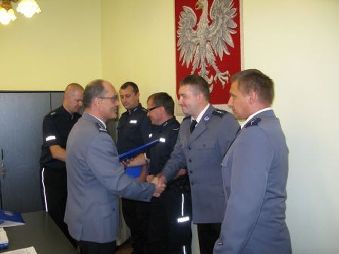 Wrocławski komendant nagrodził policjantów za bohaterskie zachowanie, 0