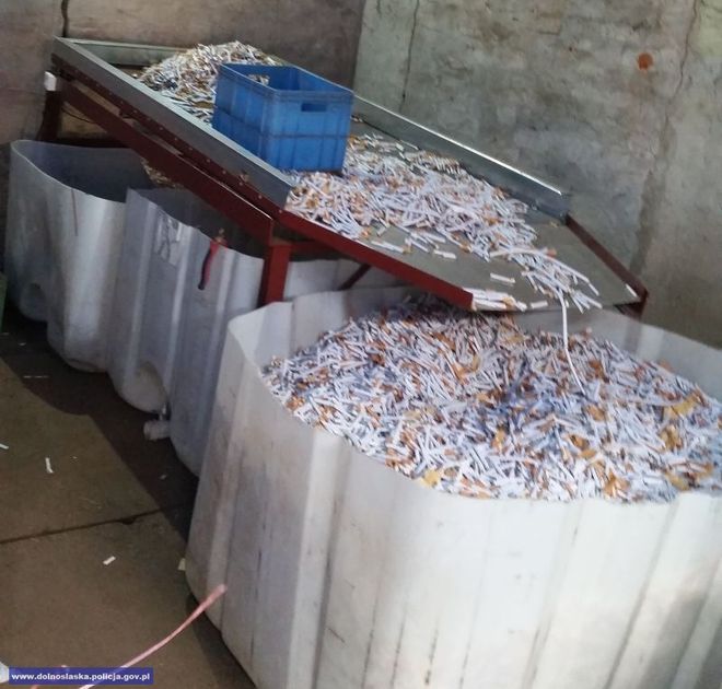 Miliony nielegalnych papierosów i tony tytoniu zlokalizowane przez wrocławskie służby, mat. dolnośląskiej policji