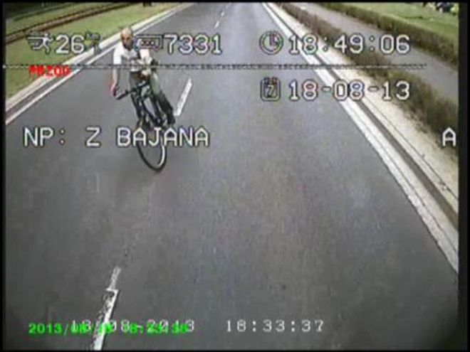 Rozpoznajesz rowerzystę, który spowodował wypadek na Lotniczej - dzwoń na policję [ZDJĘCIA], mat. policji