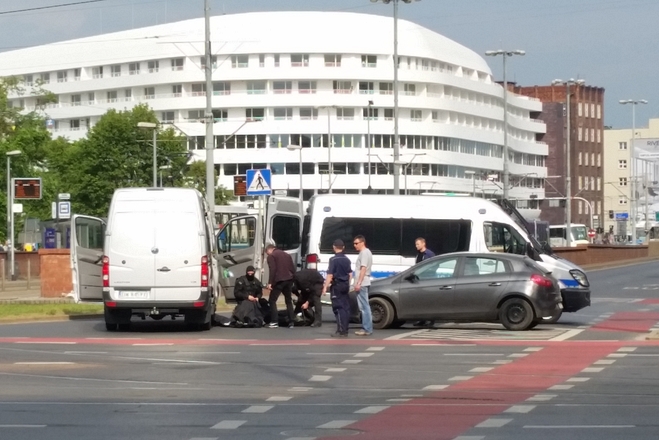 Wrocław: fałszywy alarm bombowy. Podejrzana walizka na przystanku przy Placu Dominikańskim, DAF