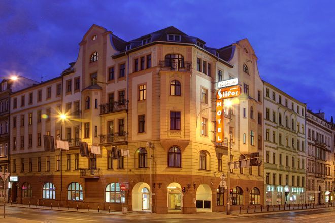 Rusza modernizacja zabytkowych hoteli przy ul. Piłsudskiego. Na początek odnowią elewację i wnętrza hotelu Piast, mat. inwestora