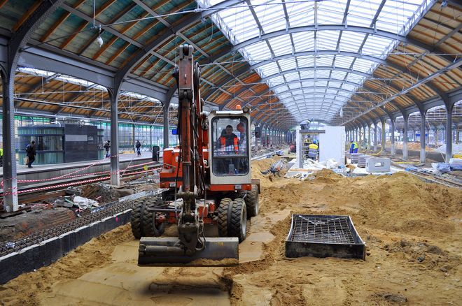 700 budowlańców pracuje przy modernizacji Dworca Głównego by zdążyć na Euro, Jędrzej Śnieżek