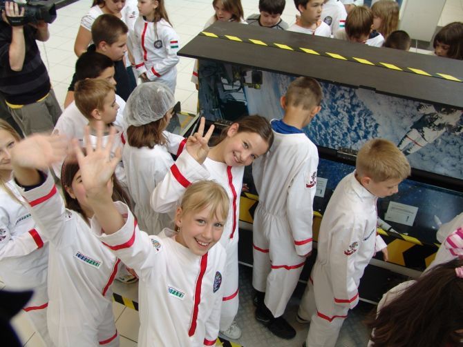 Wrocławskie dzieciaki lądują na księżycu, materiały prasowe