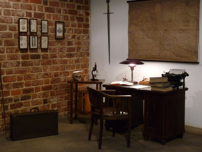 Na wystawie można zobaczyć XIX-wieczny gabinet archeologa.