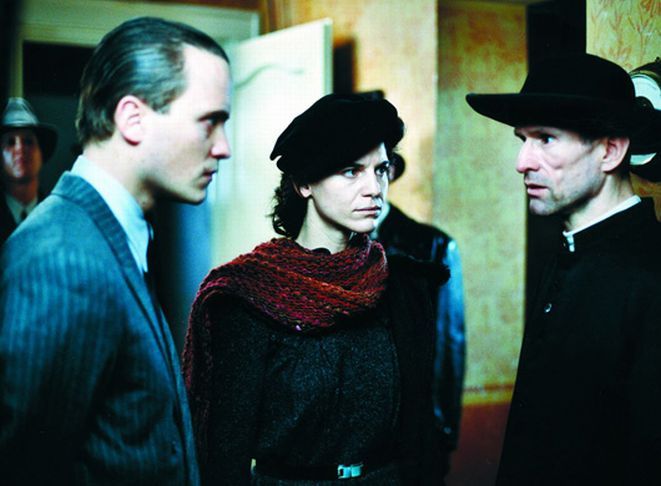 Kadr z filmu Volkera Schlöndorffa pt. ''Dziewiąty dzień''/ ''Der neunte Tag''.