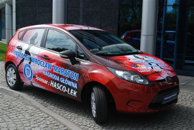 Biegacze HASCO-LEK Maratonu Wrocław powalczą o nagrodę, którą jest samochód osobowy.